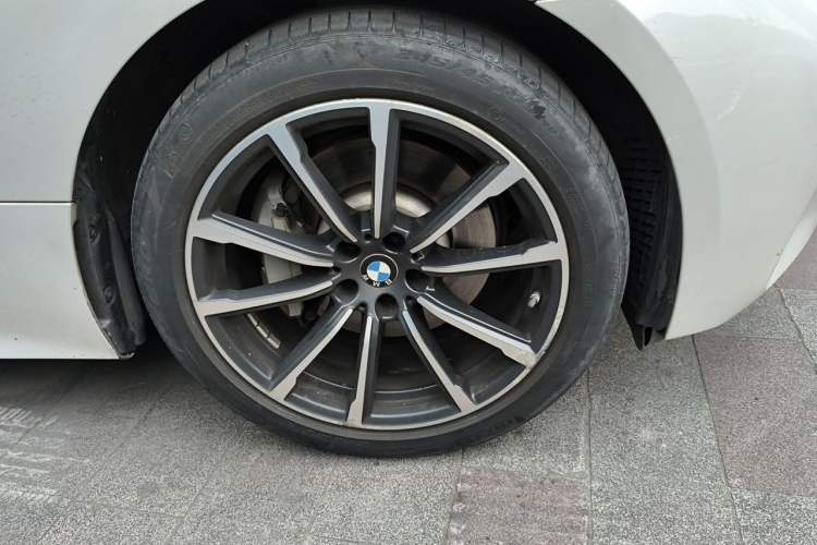 Used BMW 6 Series GT 2021 630i Luxury Design Package Right Front Wheel Hub