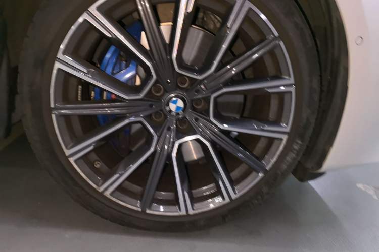 Used BMW 6 Series GT 2021 630i M Sport Grand Touring Edition Right Front Wheel Hub