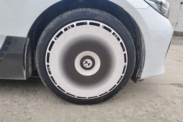 Used BMW 6 Series GT 2021 630i M Sport Grand Touring Edition Right Front Wheel Hub