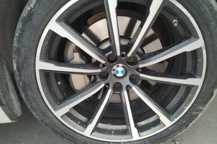 Used BMW 6 Series GT 2021 630i Luxury Design Package Right Front Wheel Hub