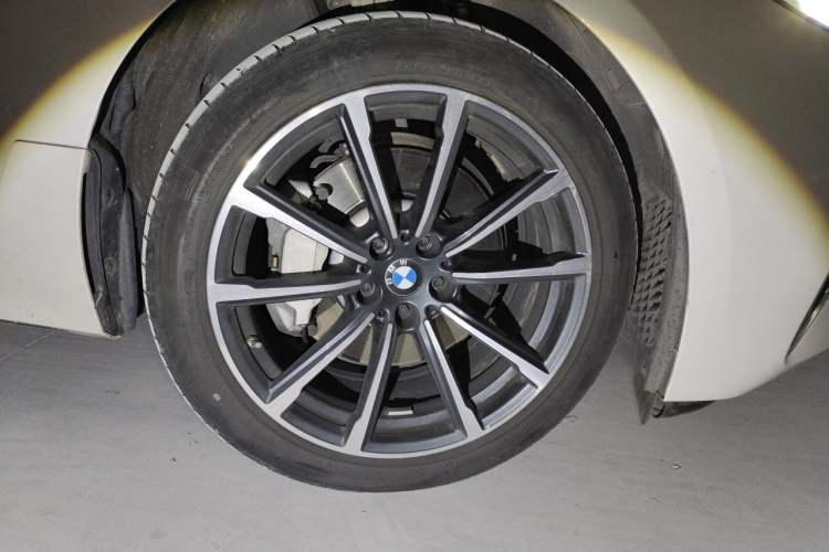 Used BMW 6 Series GT 2021 Updated 630i Luxury Design Package Right Front Wheel Hub