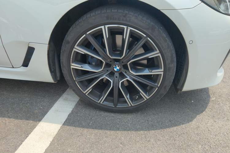 Used BMW 6 Series GT 2021 630i M Sport Grand Touring Edition Right Front Wheel Hub