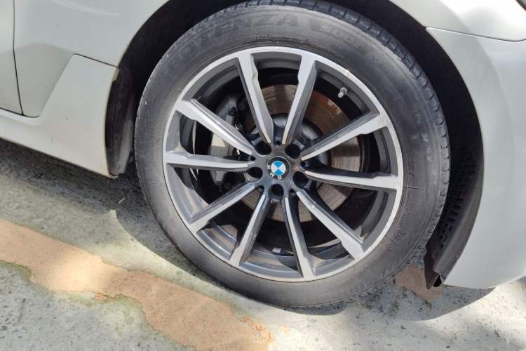 Used BMW 6 Series GT 2021 630i Luxury Design Package Right Front Wheel Hub