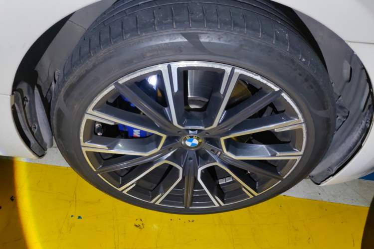 Used BMW 6 Series GT 2021 630i M Sport Grand Touring Edition Right Front Wheel Hub