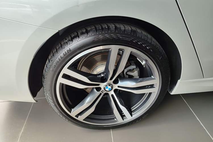 Used BMW 6 Series GT 2021 Restyled 630i M Sport Package Right Rear Wheel Hub