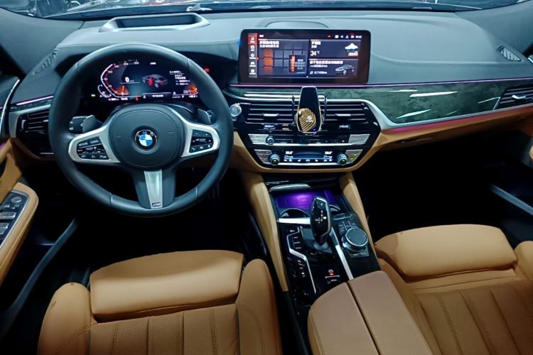 Used BMW 6 Series GT 2022 630i M Sport Package Center Console