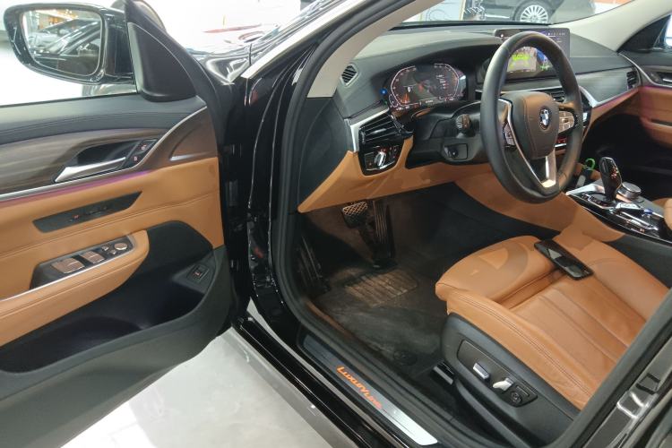 Used BMW 6 Series GT 2022 630i Luxury Design Package Driver Seat