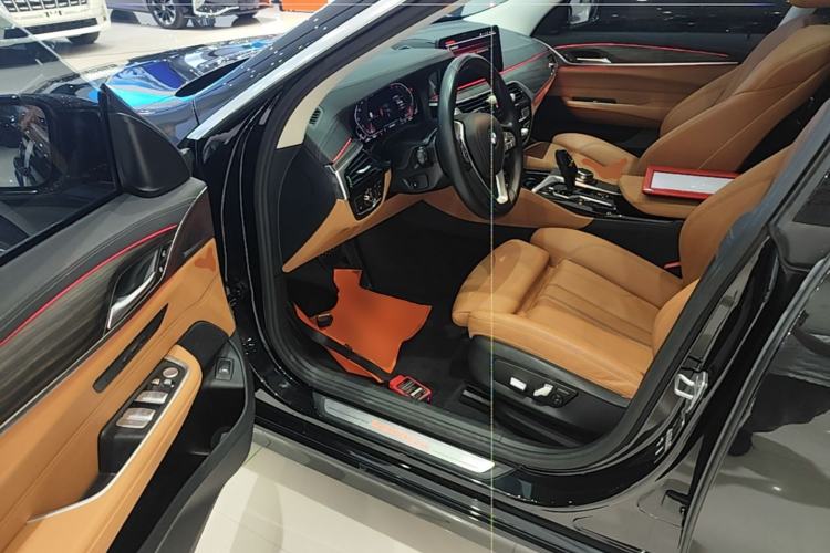 Used BMW 6 Series GT 2022 630i Luxury Design Package Driver Seat