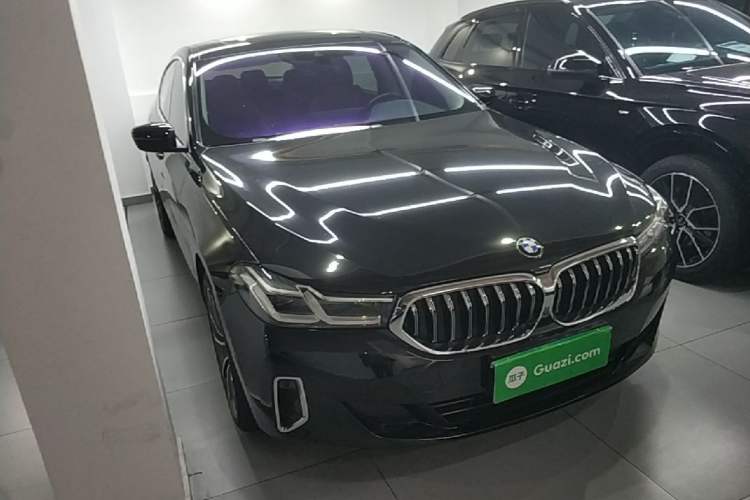 Used BMW 6 Series GT 2022 630i Luxury Design Package Front Right 45 Deg