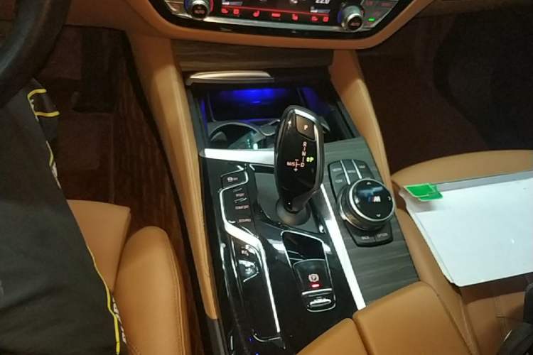 Used BMW 6 Series GT 2022 630i Luxury Design Package Gear Lever