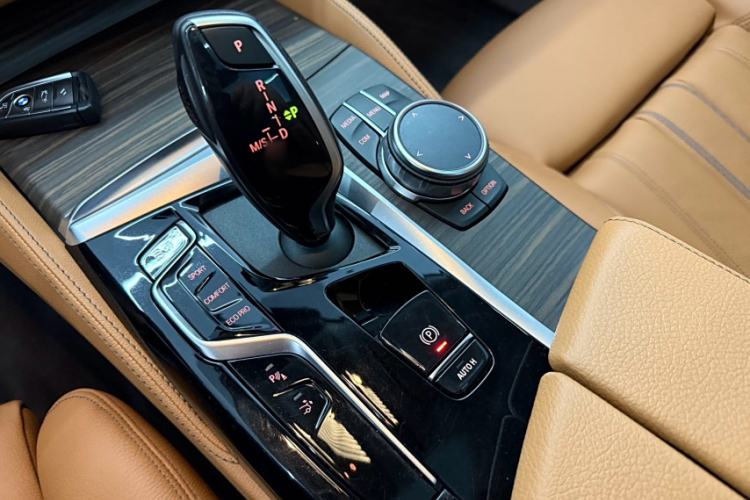 Used BMW 6 Series GT 2022 630i Luxury Design Package Interior 5