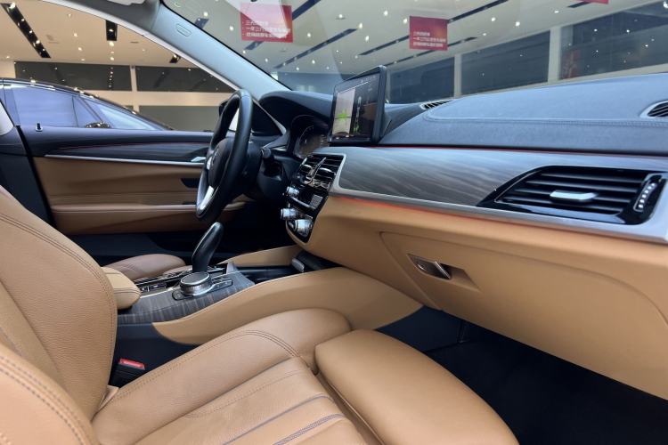 Used BMW 6 Series GT 2022 630i Luxury Design Package Interior 9