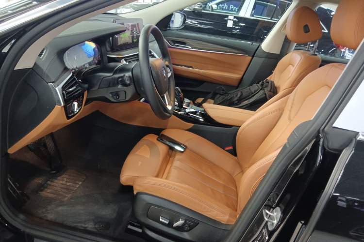Used BMW 6 Series GT 2022 630i Luxury Design Package Left Front Seat