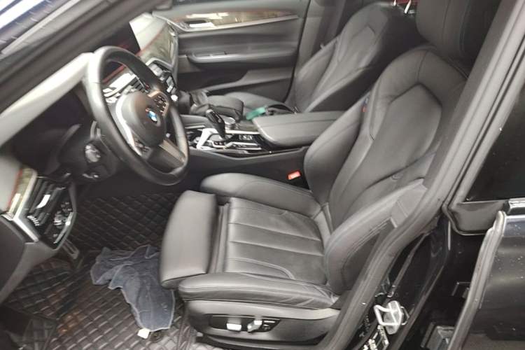 Used BMW 6 Series GT 2022 630i M Sport Package Left Front Seat
