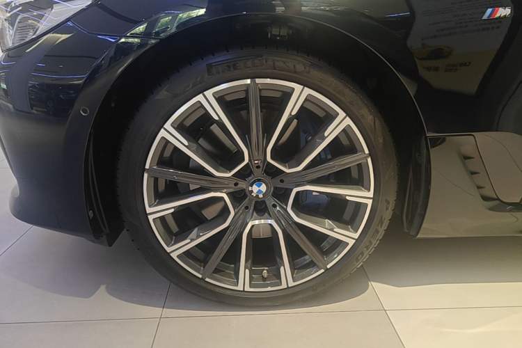 Used BMW 6 Series GT 2022 630i M Sport Package Left Front Wheel Hub
