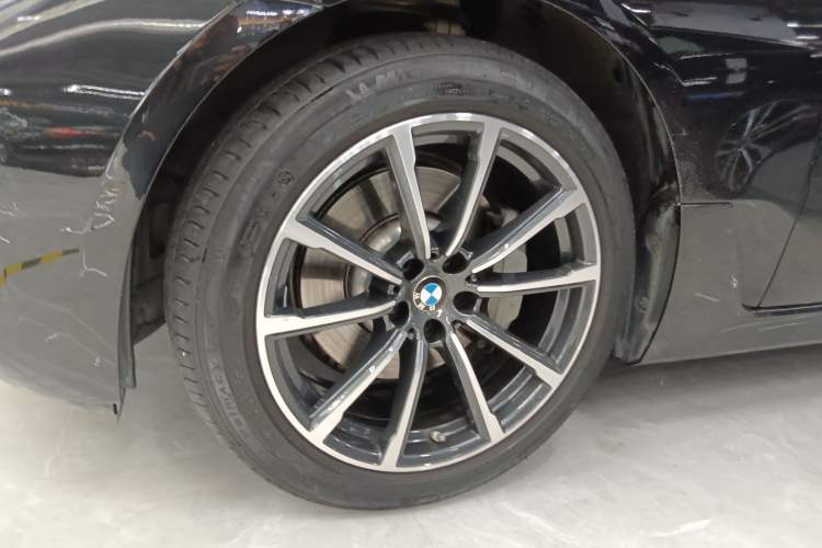 Used BMW 6 Series GT 2022 630i Luxury Design Package Left Front Wheel Hub