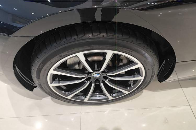 Used BMW 6 Series GT 2022 630i Luxury Design Package Left Front Wheel Hub