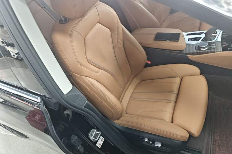 Used BMW 6 Series GT 2022 630i Luxury Design Package Right Front Seat