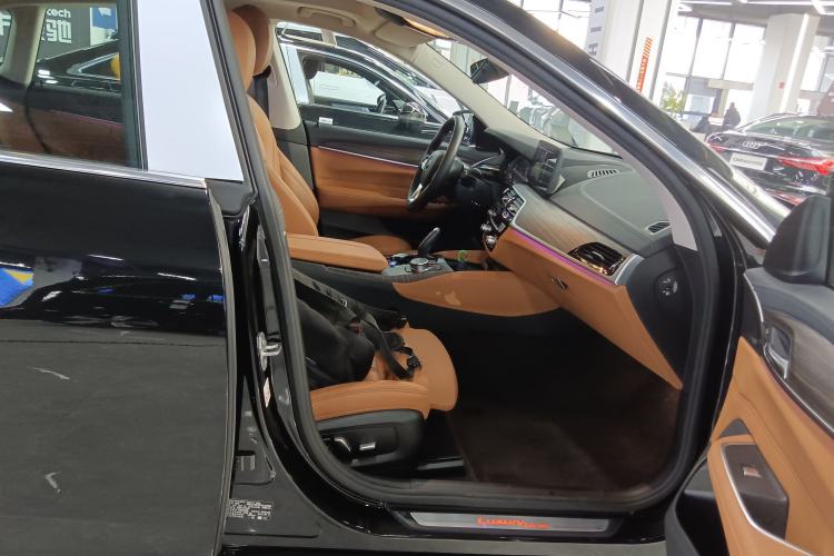 Used BMW 6 Series GT 2022 630i Luxury Design Package Right Front Seat