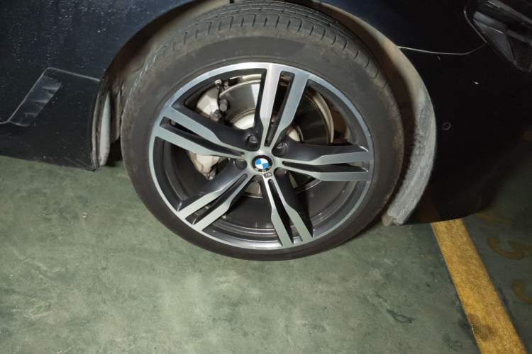 Used BMW 6 Series GT 2022 630i M Sport Package Right Front Wheel Hub