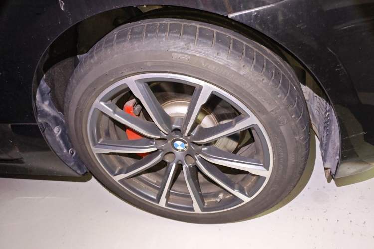 Used BMW 6 Series GT 2022 630i Luxury Design Package Right Front Wheel Hub