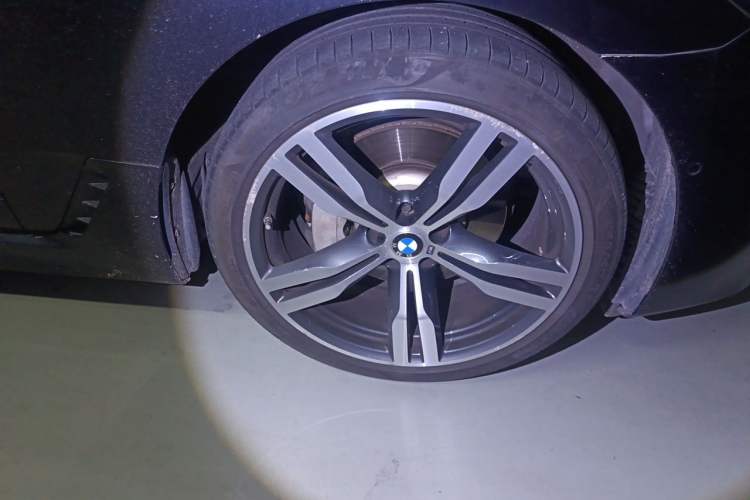 Used BMW 6 Series GT 2022 630i M Sport Package Right Front Wheel Hub