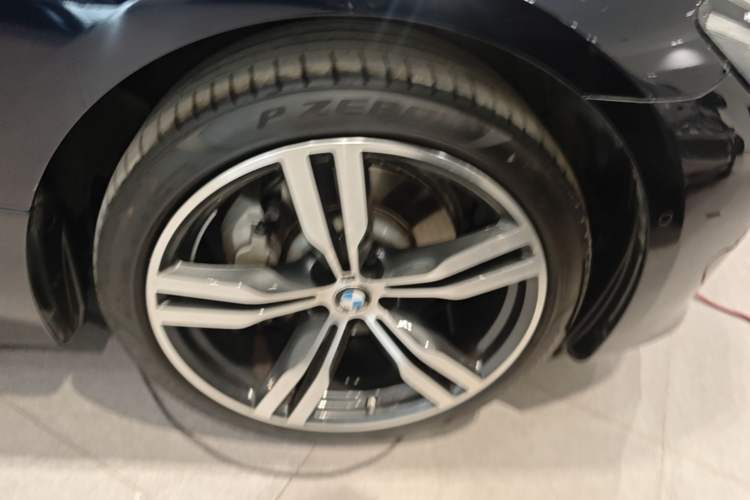 Used BMW 6 Series GT 2022 630i M Sport Package Right Front Wheel Hub