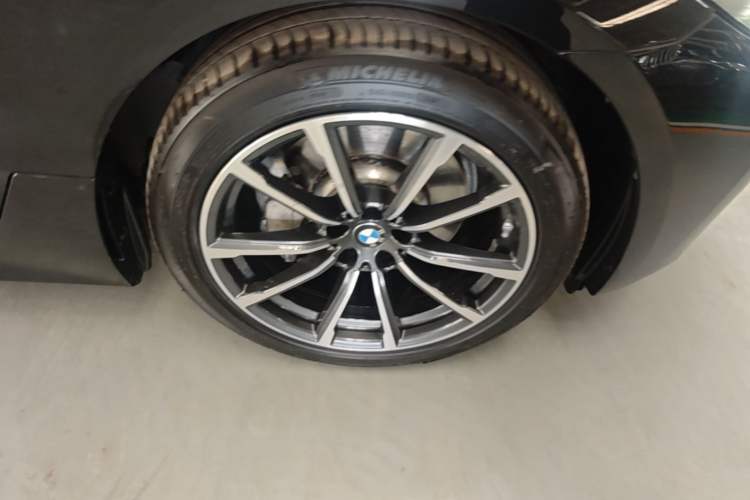 Used BMW 6 Series GT 2022 630i Luxury Design Package Right Front Wheel Hub