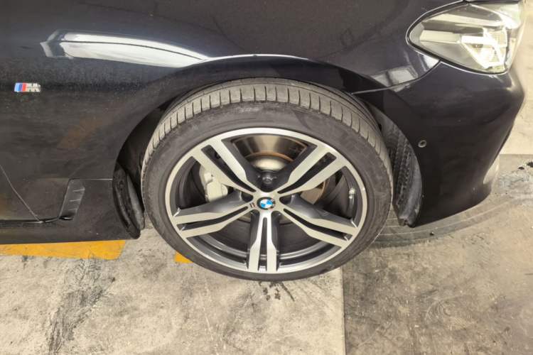 Used BMW 6 Series GT 2022 630i M Sport Package Right Front Wheel Hub
