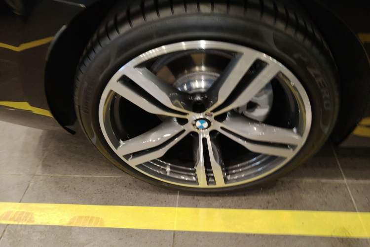 Used BMW 6 Series GT 2022 630i M Sport Package Right Rear Wheel Hub