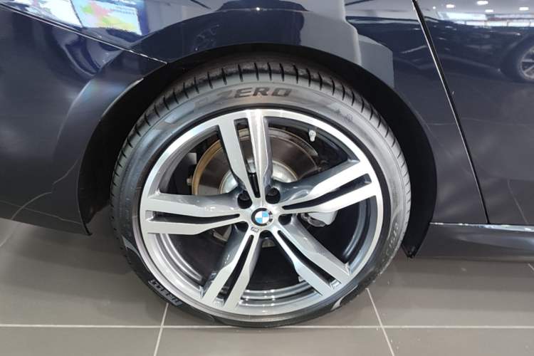 Used BMW 6 Series GT 2022 630i M Sport Package Right Rear Wheel Hub