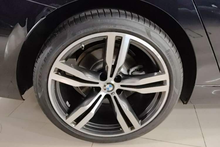 Used BMW 6 Series GT 2022 630i M Sport Package Right Rear Wheel Hub