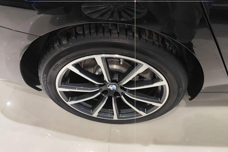 Used BMW 6 Series GT 2022 630i Luxury Design Package Right Rear Wheel Hub