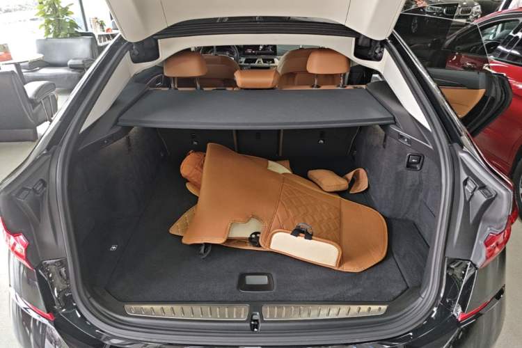 Used BMW 6 Series GT 2022 630i Luxury Design Package Trunk