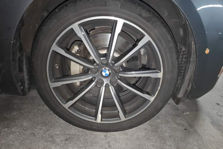 Used BMW 6 Series GT 2022 630i Luxury Design Package Right Front Wheel Hub