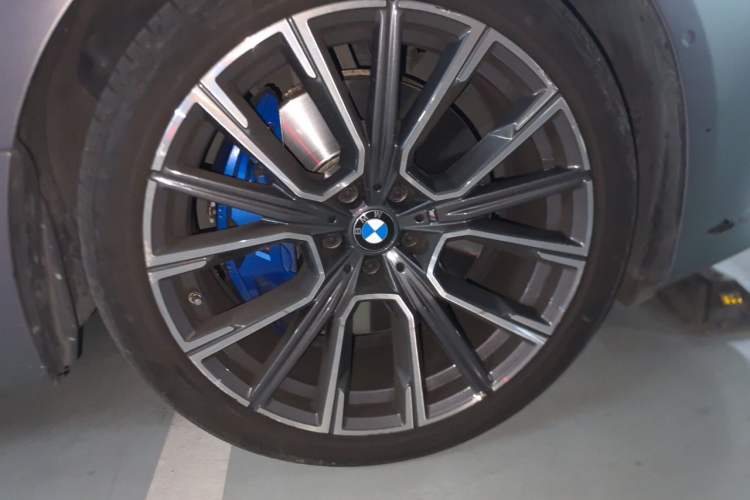 Used BMW 6 Series GT 2022 630i M Sport Grand Touring Edition Right Front Wheel Hub