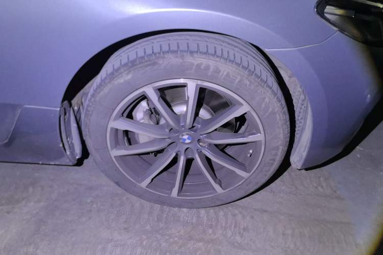 Used BMW 6 Series GT 2022 630i Luxury Design Package Right Front Wheel Hub