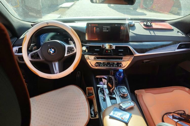 Used BMW 6 Series GT 2022 630i M Sport Package Center Console