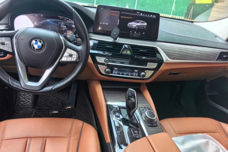 Used BMW 6 Series GT 2022 630i Luxury Design Package Center Console