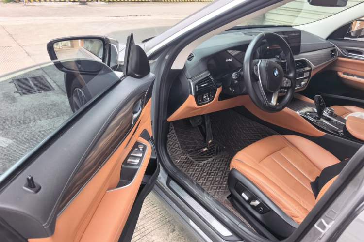 Used BMW 6 Series GT 2022 630i Luxury Design Package Driver Seat