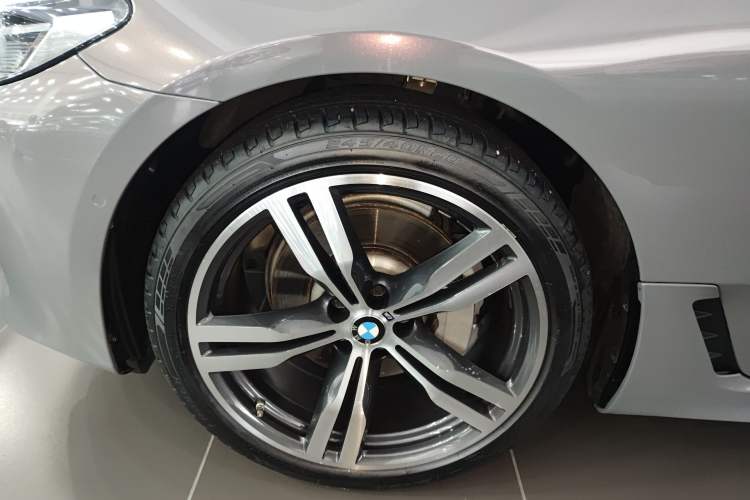 Used BMW 6 Series GT 2022 630i M Sport Package Left Front Wheel Hub