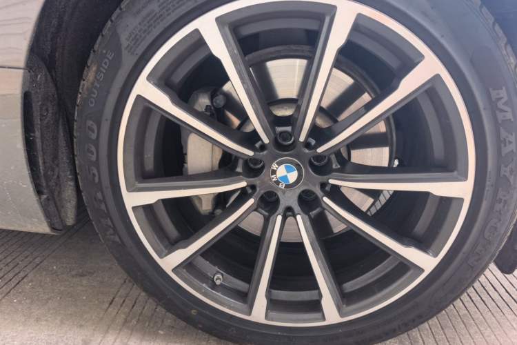 Used BMW 6 Series GT 2022 630i Luxury Design Package Right Front Wheel Hub