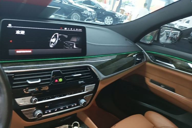 Used BMW 6 Series GT 2022 630i M Sport Package Center Console