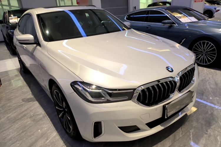 Used BMW 6 Series GT 2022 630i Luxury Design Package Front Right 45 Deg