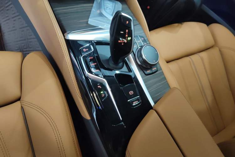 Used BMW 6 Series GT 2022 630i Luxury Design Package Gear Lever