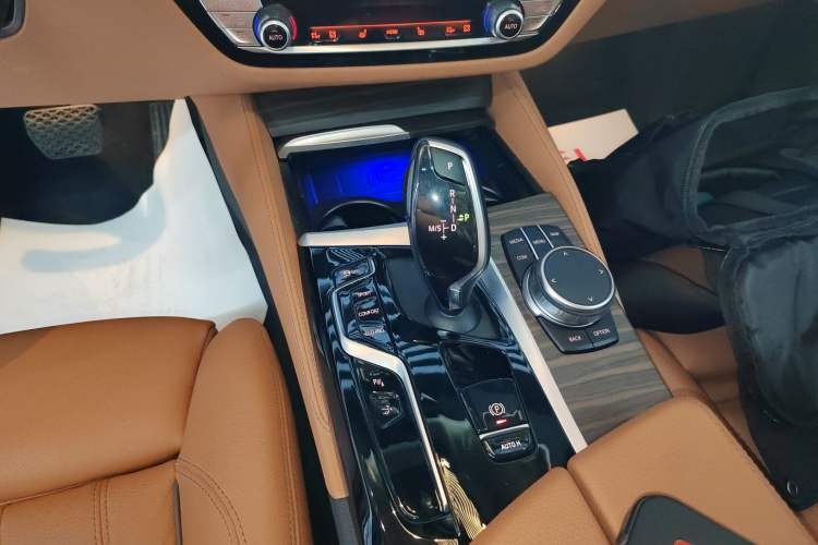 Used BMW 6 Series GT 2022 630i Luxury Design Package Gear Lever