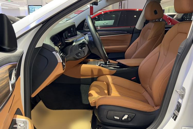 Used BMW 6 Series GT 2022 630i Luxury Design Package Interior 1