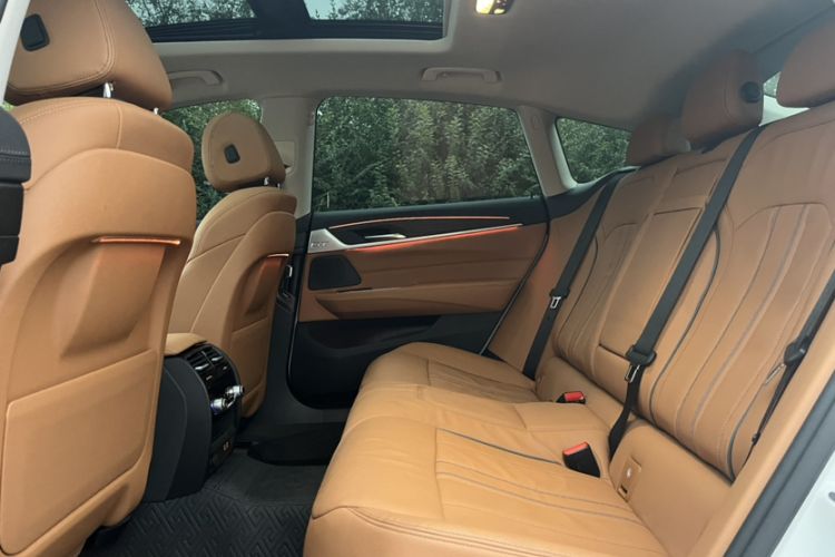 Used BMW 6 Series GT 2022 630i Luxury Design Package Interior 1