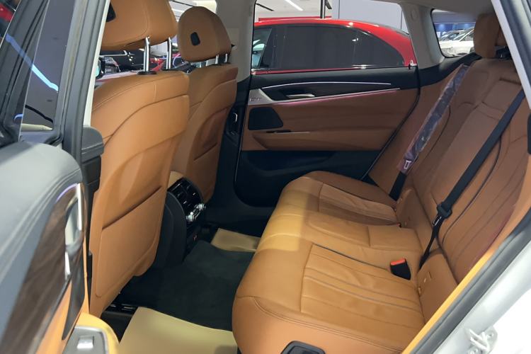 Used BMW 6 Series GT 2022 630i Luxury Design Package Interior 2