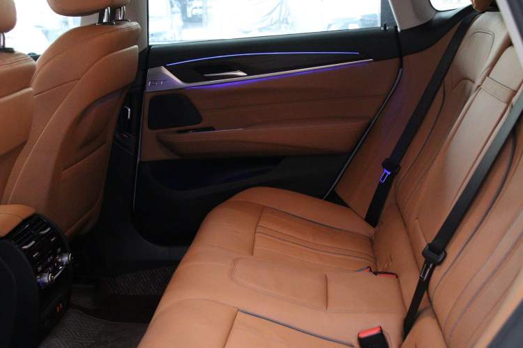 Used BMW 6 Series GT 2022 630i Luxury Design Package Interior 4